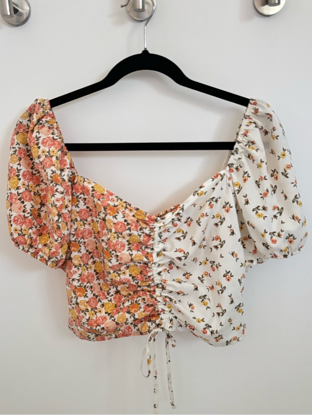 Forever 21 Two-Tone Floral Split Puff Sleeve Crop Top - White/Peach